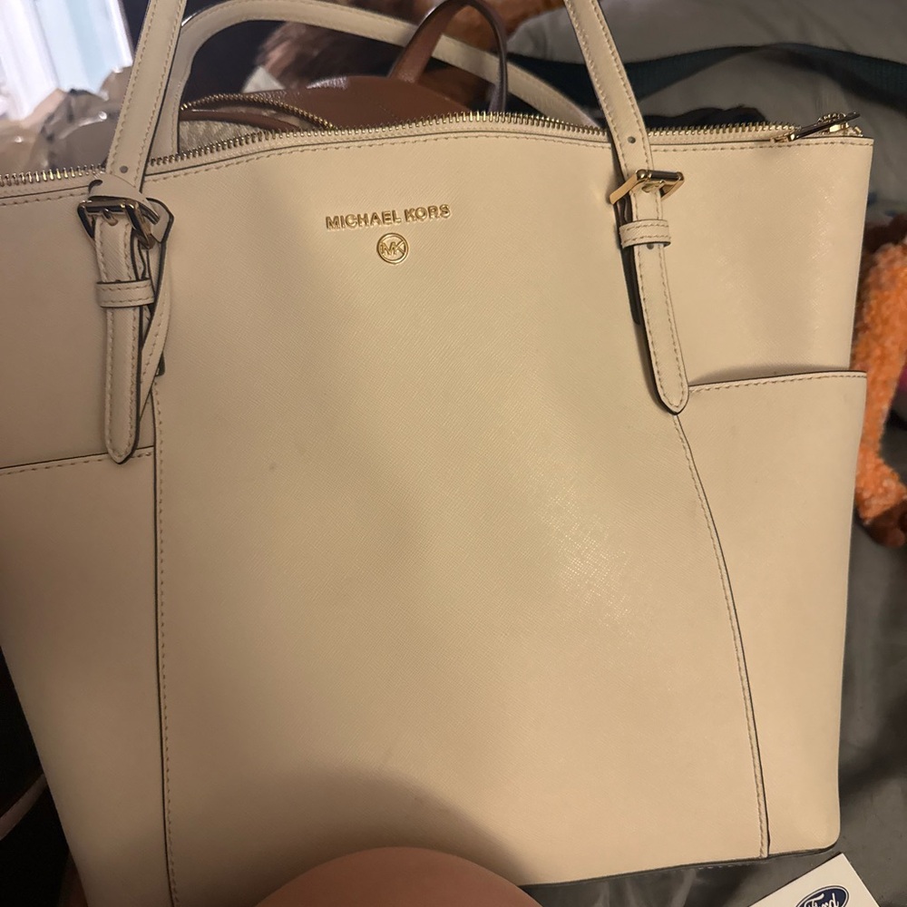 Michael Kors Elegant Cream Tote